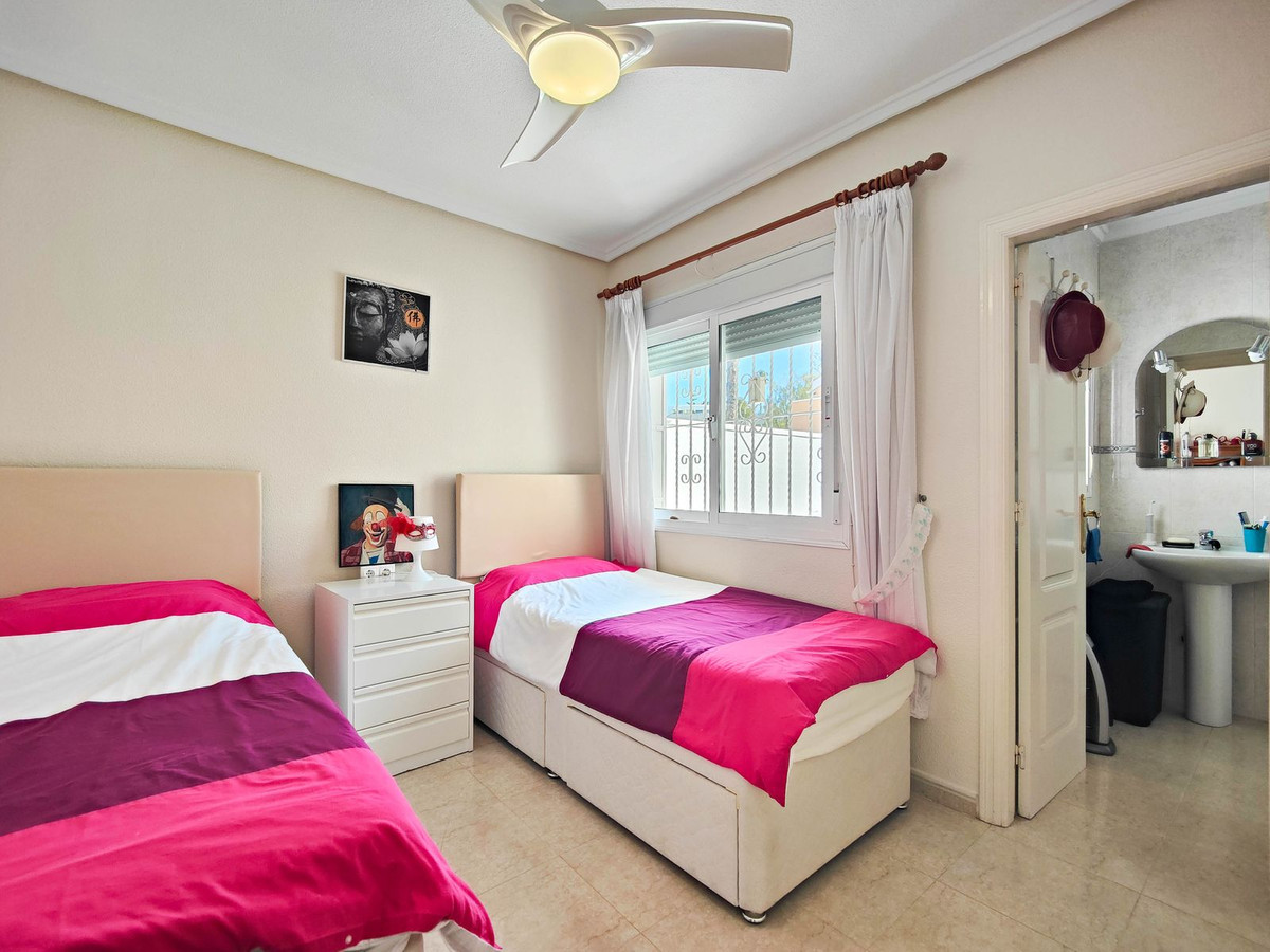 For sale - 2 Bedroom 2 Bathroom House - Detached Villa in Rojales - Ciudad Quesada  - Alicante
