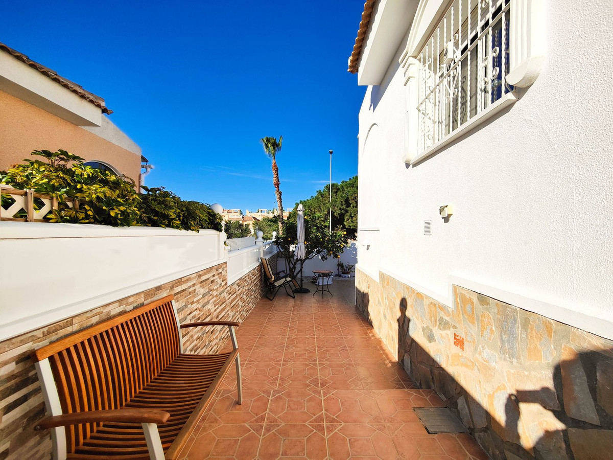 For sale - 2 Bedroom 2 Bathroom House - Detached Villa in Rojales - Ciudad Quesada  - Alicante