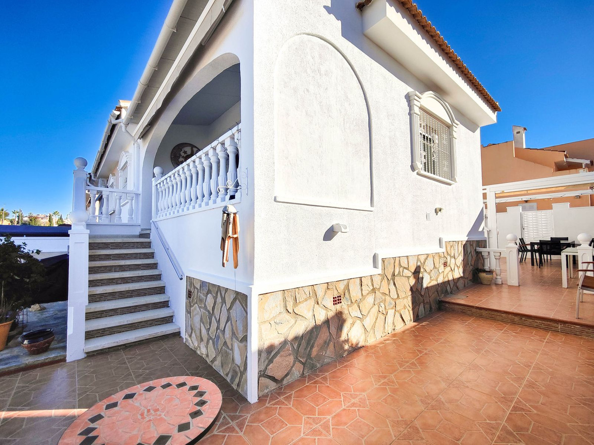 For sale - 2 Bedroom 2 Bathroom House - Detached Villa in Rojales - Ciudad Quesada  - Alicante