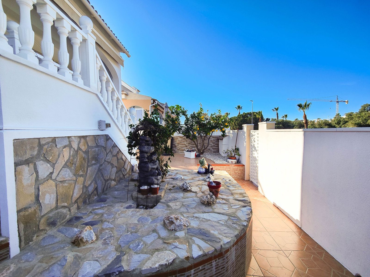 For sale - 2 Bedroom 2 Bathroom House - Detached Villa in Rojales - Ciudad Quesada  - Alicante