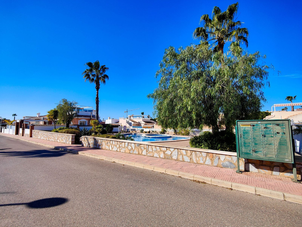 For sale - 2 Bedroom 2 Bathroom House - Detached Villa in Rojales - Ciudad Quesada  - Alicante