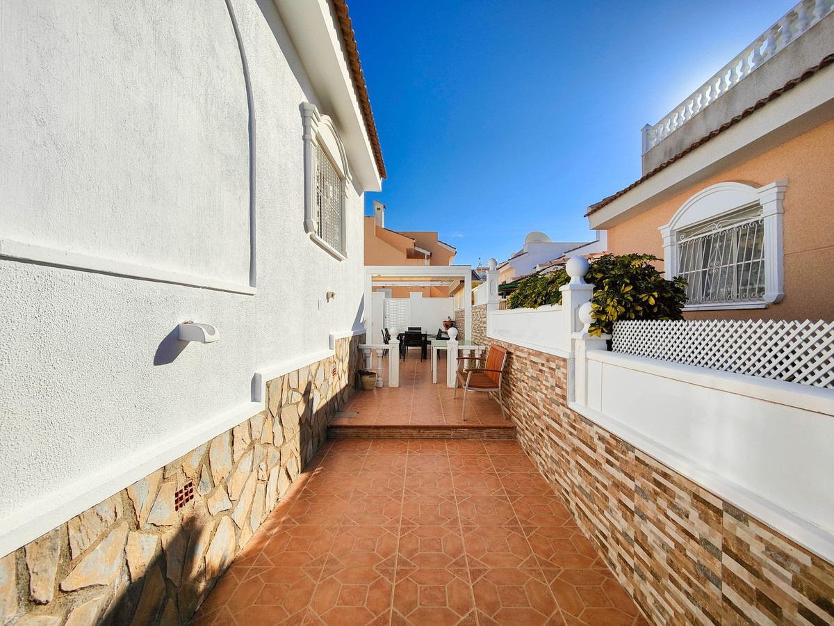 For sale - 2 Bedroom 2 Bathroom House - Detached Villa in Rojales - Ciudad Quesada  - Alicante