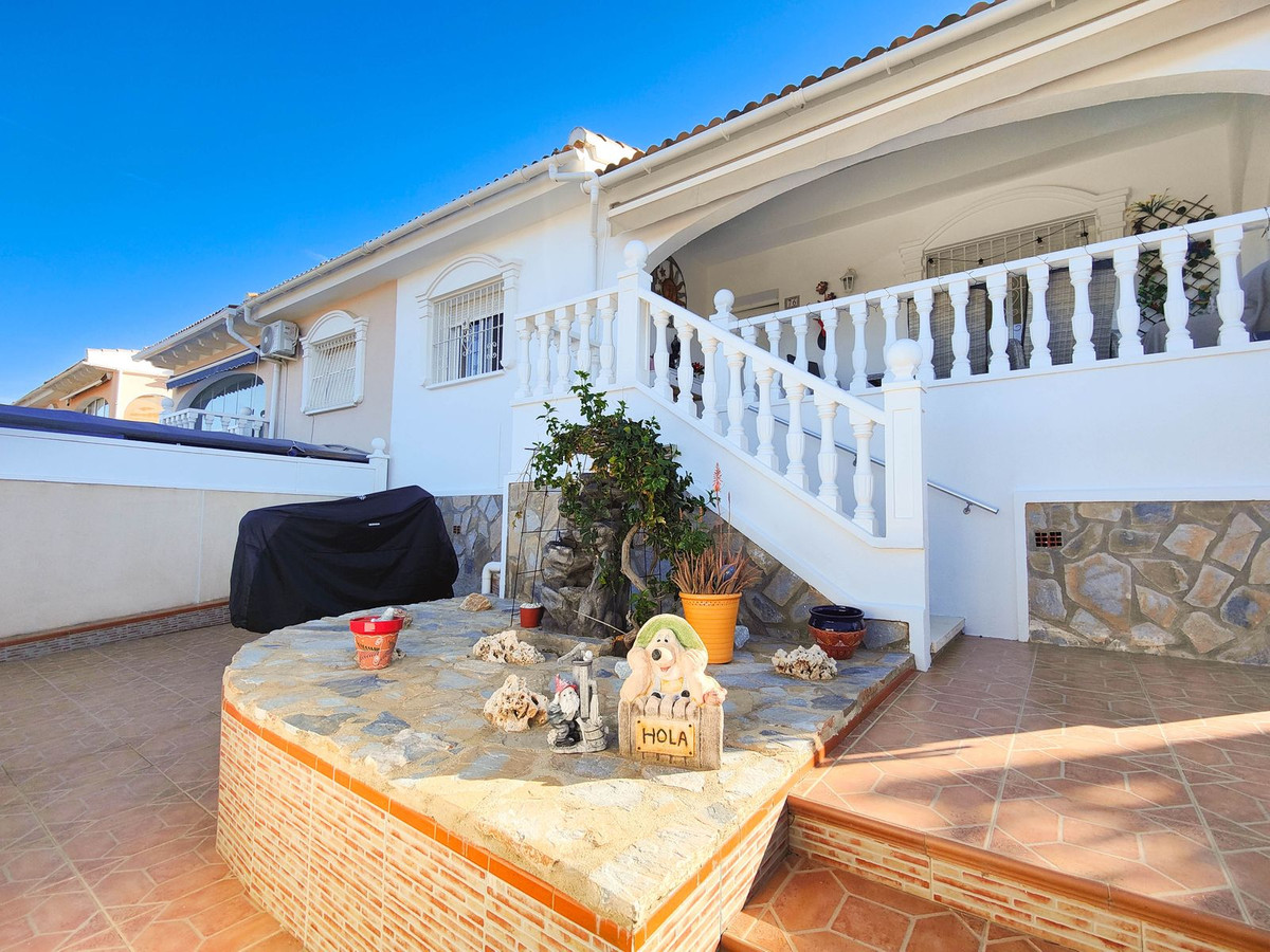 For sale - 2 Bedroom 2 Bathroom House - Detached Villa in Rojales - Ciudad Quesada  - Alicante