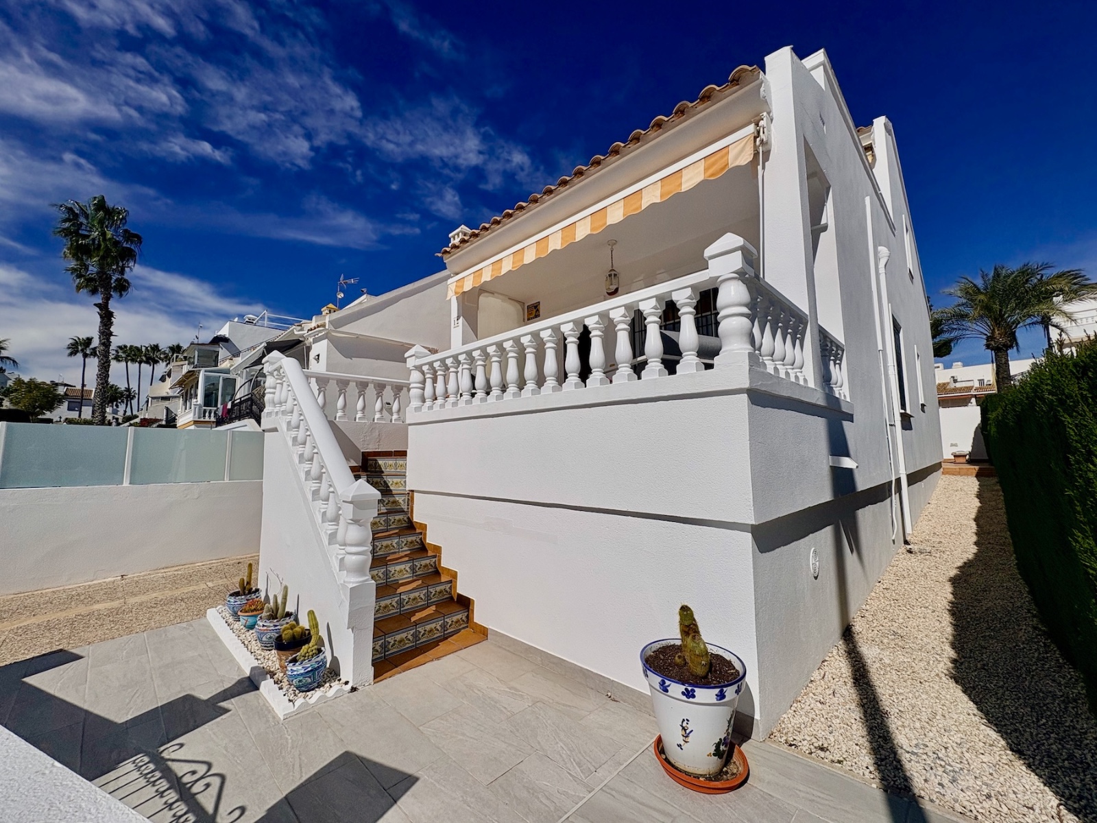 For sale - 3 Bedroom 2 Bathroom Villa in Villamartin - Villamartin  - Alicante
