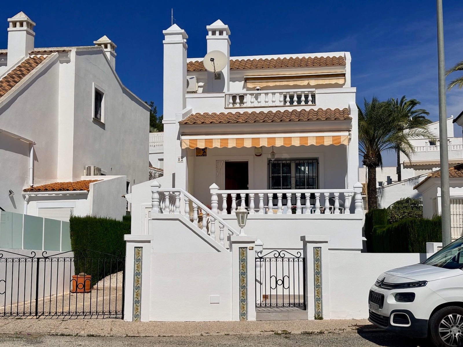 For sale - 3 Bedroom 2 Bathroom Villa in Villamartin - Villamartin  - Alicante
