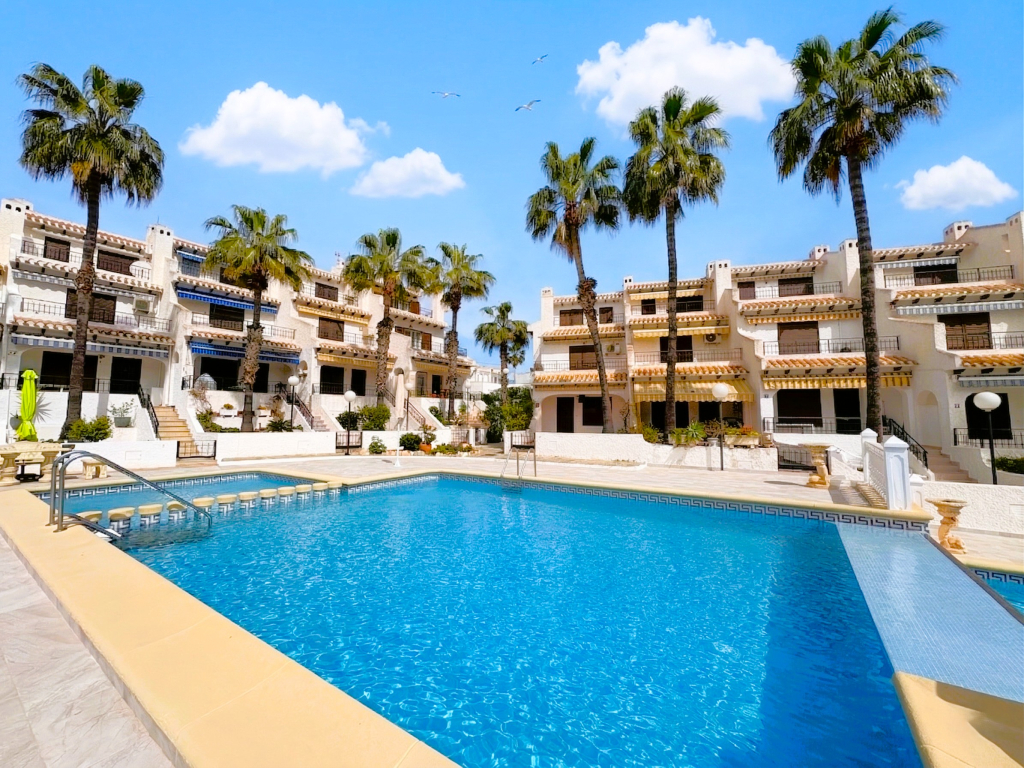 4 Bedroom 2 Bathroom Townhouse in Cabo Roig