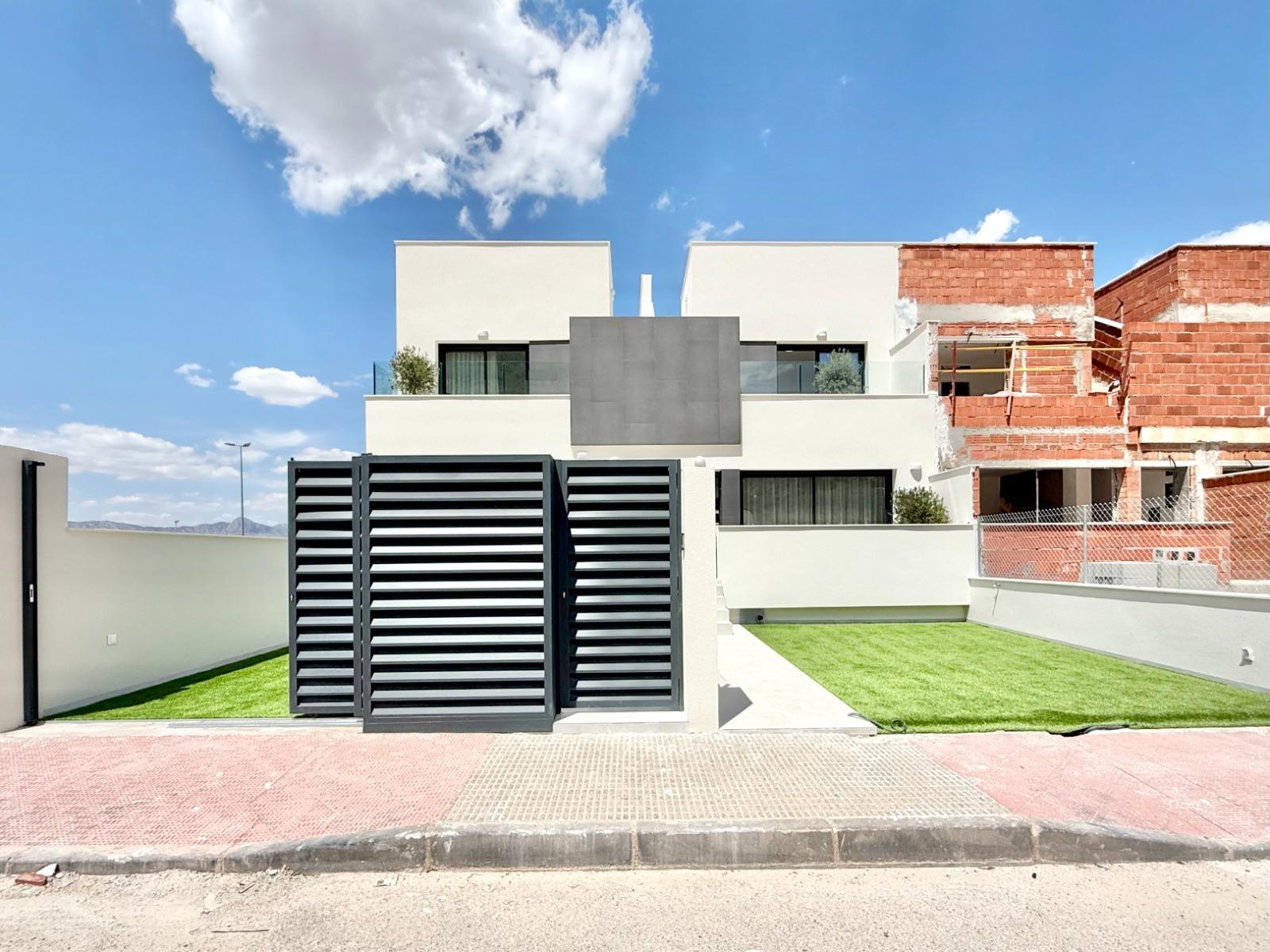 For sale - 2 Bedroom 2 Bathroom Town House in Cox - San Fernando  - Alicante