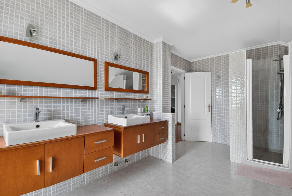 For sale - 5 Bedroom 3 Bathroom House - Finca - Cortijo in Crevillente - Crevillent - Crevillente - Crevillent Centro  - Alicante