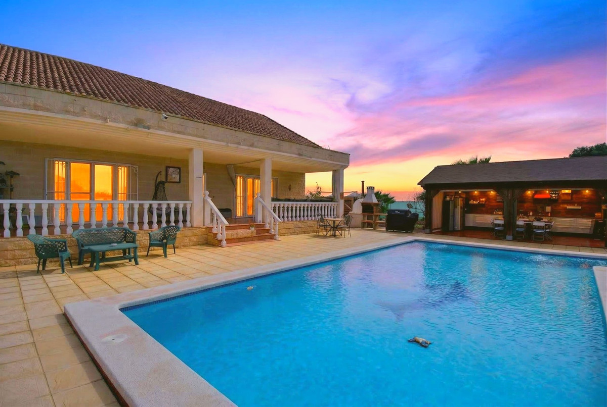 For sale - 5 Bedroom 3 Bathroom House - Finca - Cortijo in Crevillente - Crevillent - Crevillente - Crevillent Centro  - Alicante