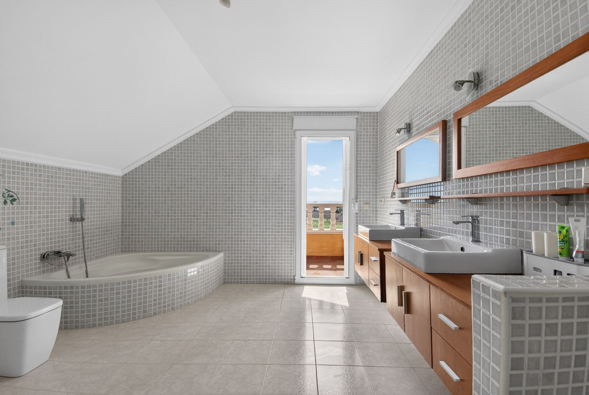 For sale - 5 Bedroom 3 Bathroom House - Finca - Cortijo in Crevillente - Crevillent - Crevillente - Crevillent Centro  - Alicante