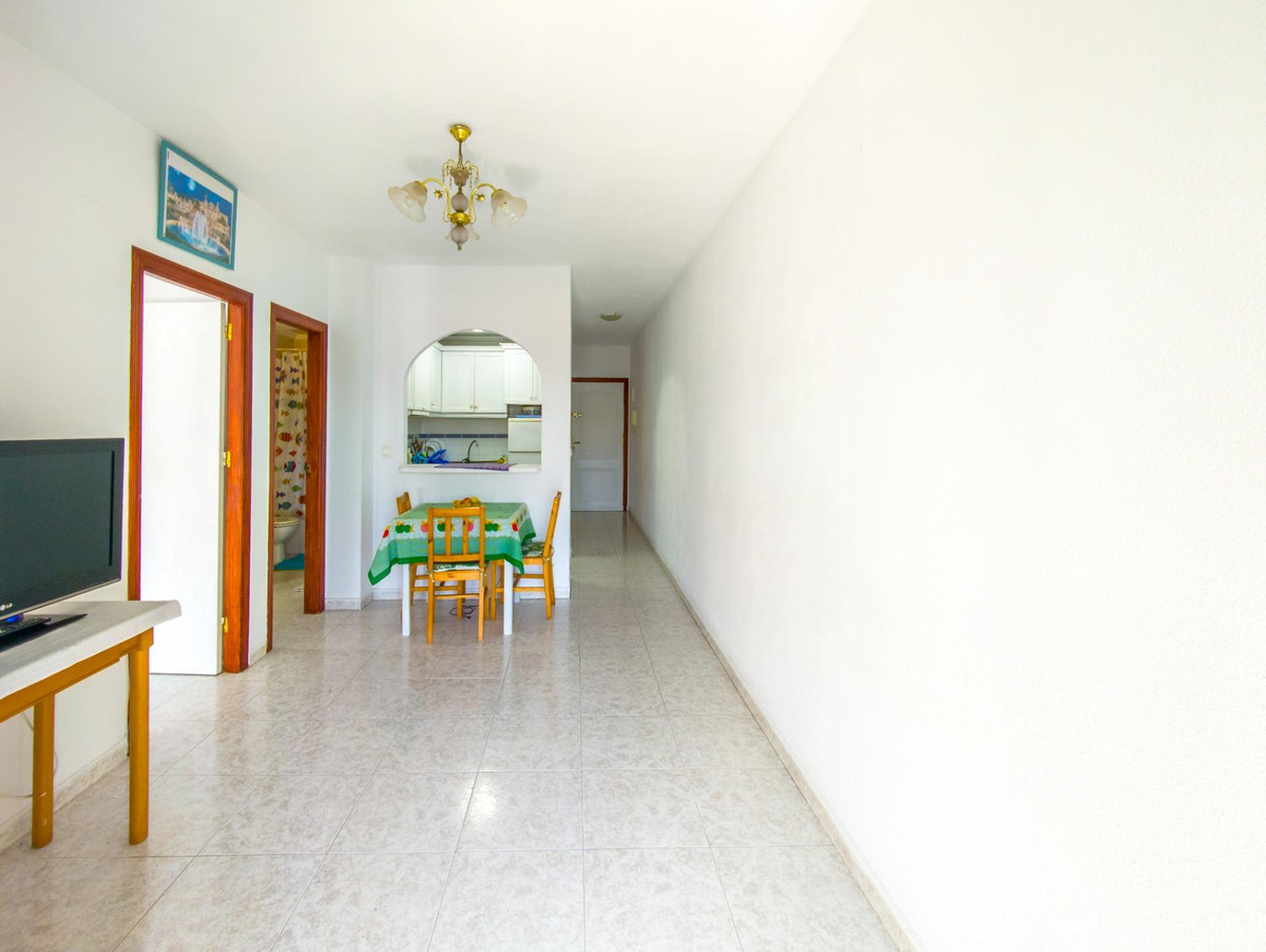 For sale - 2 Bedroom 1 Bathroom Apartment - Middle Floor Apartment in Torrevieja - Torrevieja Centro  - Alicante