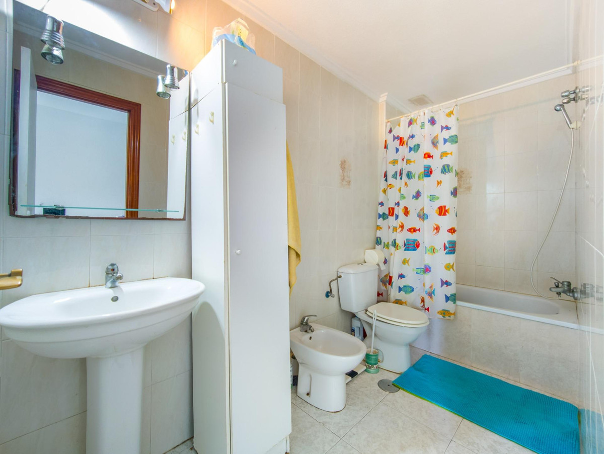 For sale - 2 Bedroom 1 Bathroom Apartment - Middle Floor Apartment in Torrevieja - Torrevieja Centro  - Alicante