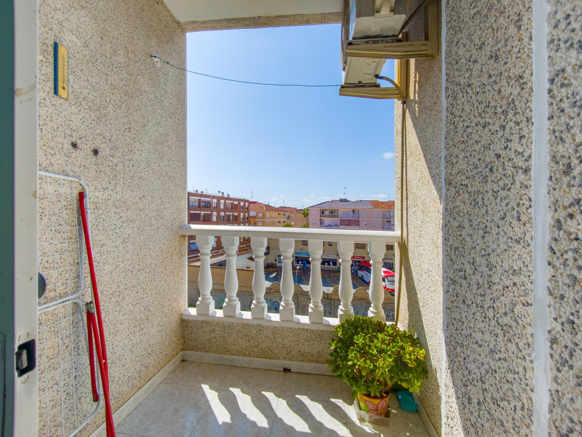 For sale - 2 Bedroom 1 Bathroom Apartment - Middle Floor Apartment in Torrevieja - Torrevieja Centro  - Alicante