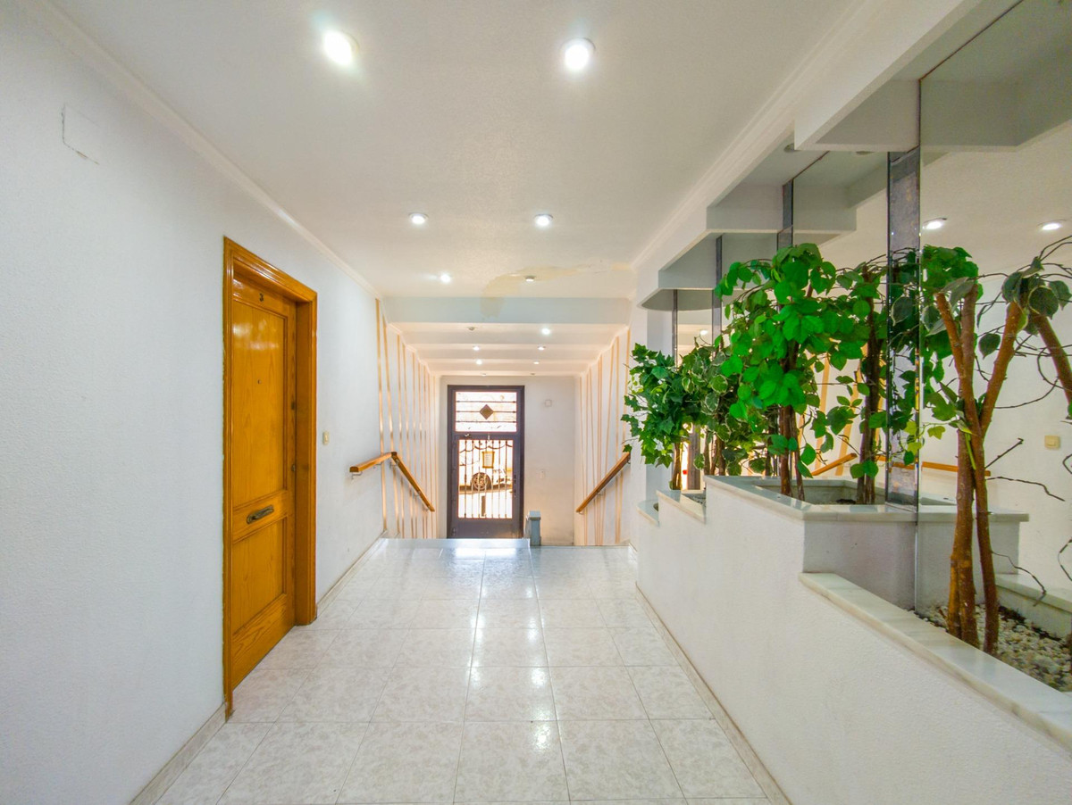For sale - 2 Bedroom 1 Bathroom Apartment - Middle Floor Apartment in Torrevieja - Torrevieja Centro  - Alicante