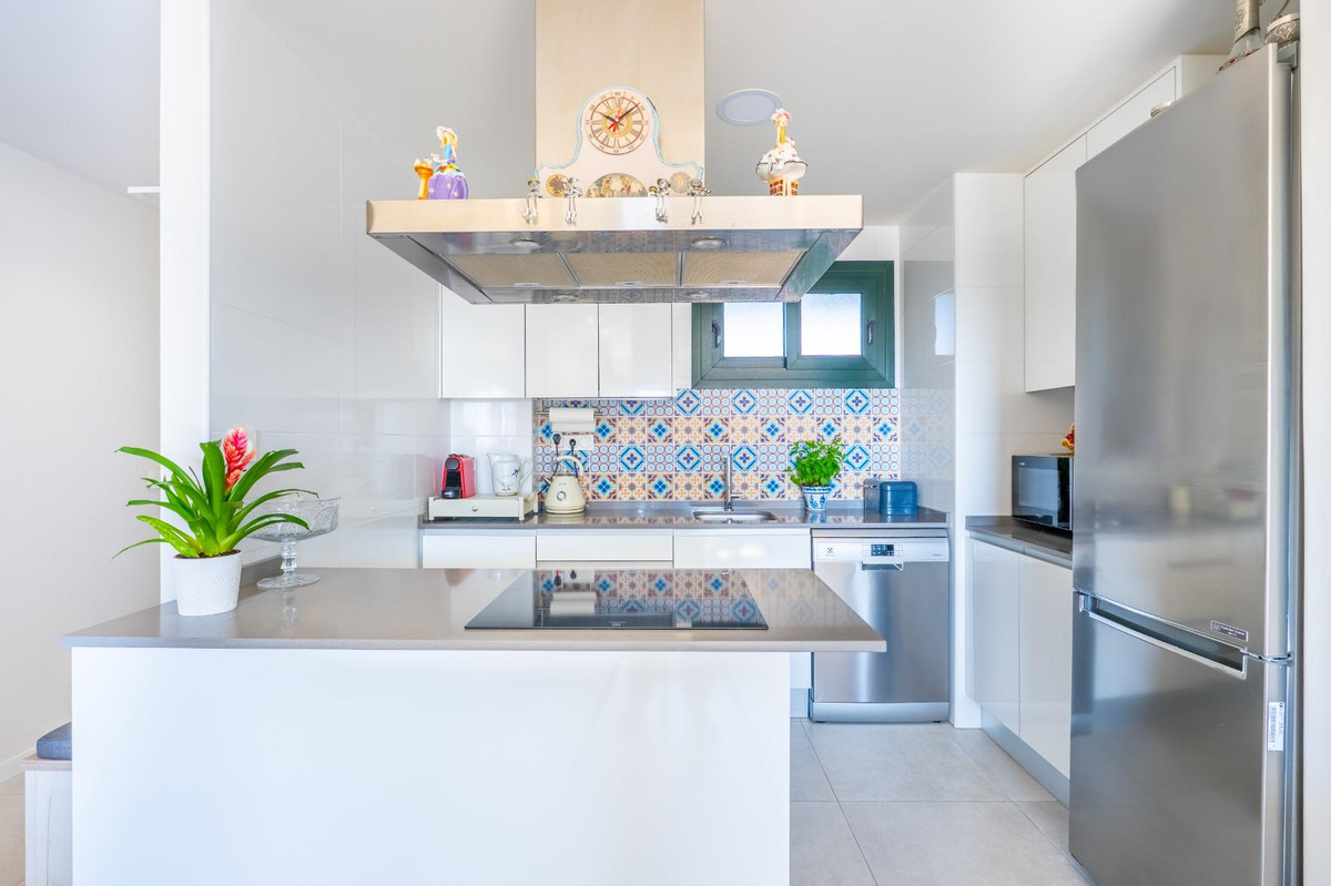 Sold - 2 Bedroom 2 Bathroom Apartment - Middle Floor Apartment in Orihuela - Mil Palmeras  - Alicante