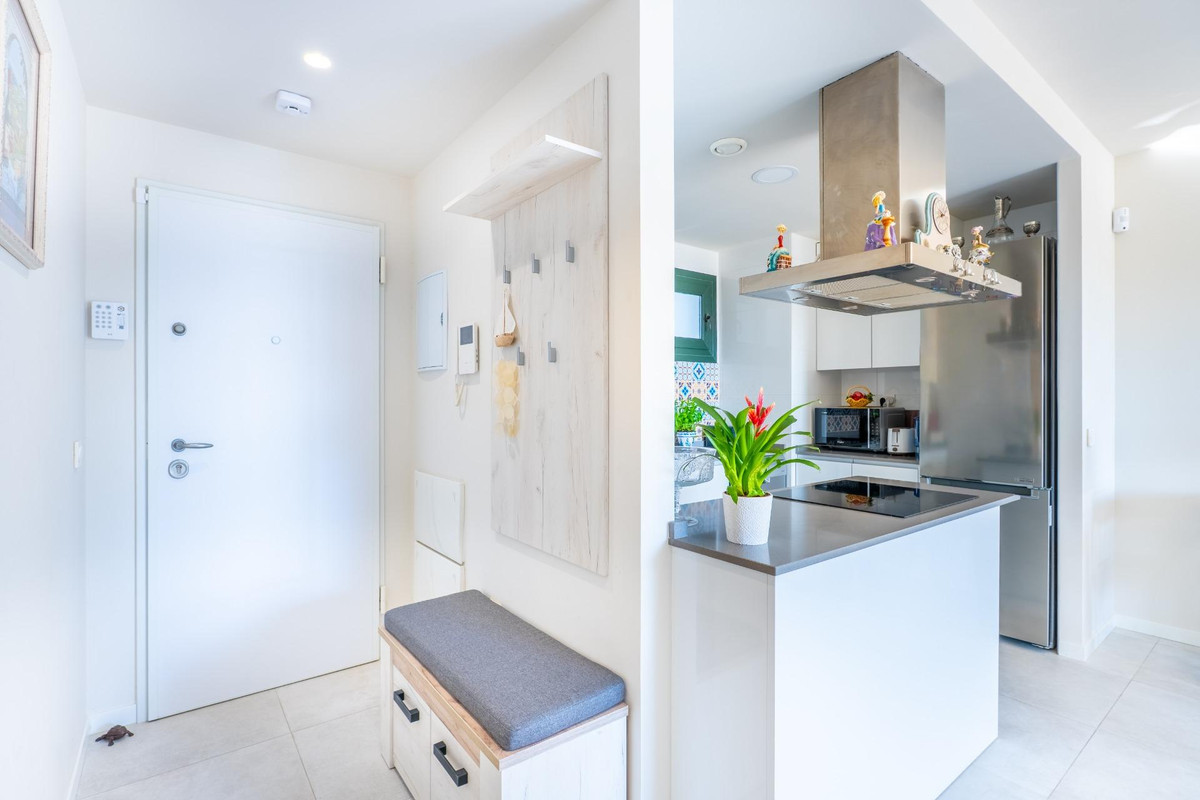 Sold - 2 Bedroom 2 Bathroom Apartment - Middle Floor Apartment in Orihuela - Mil Palmeras  - Alicante