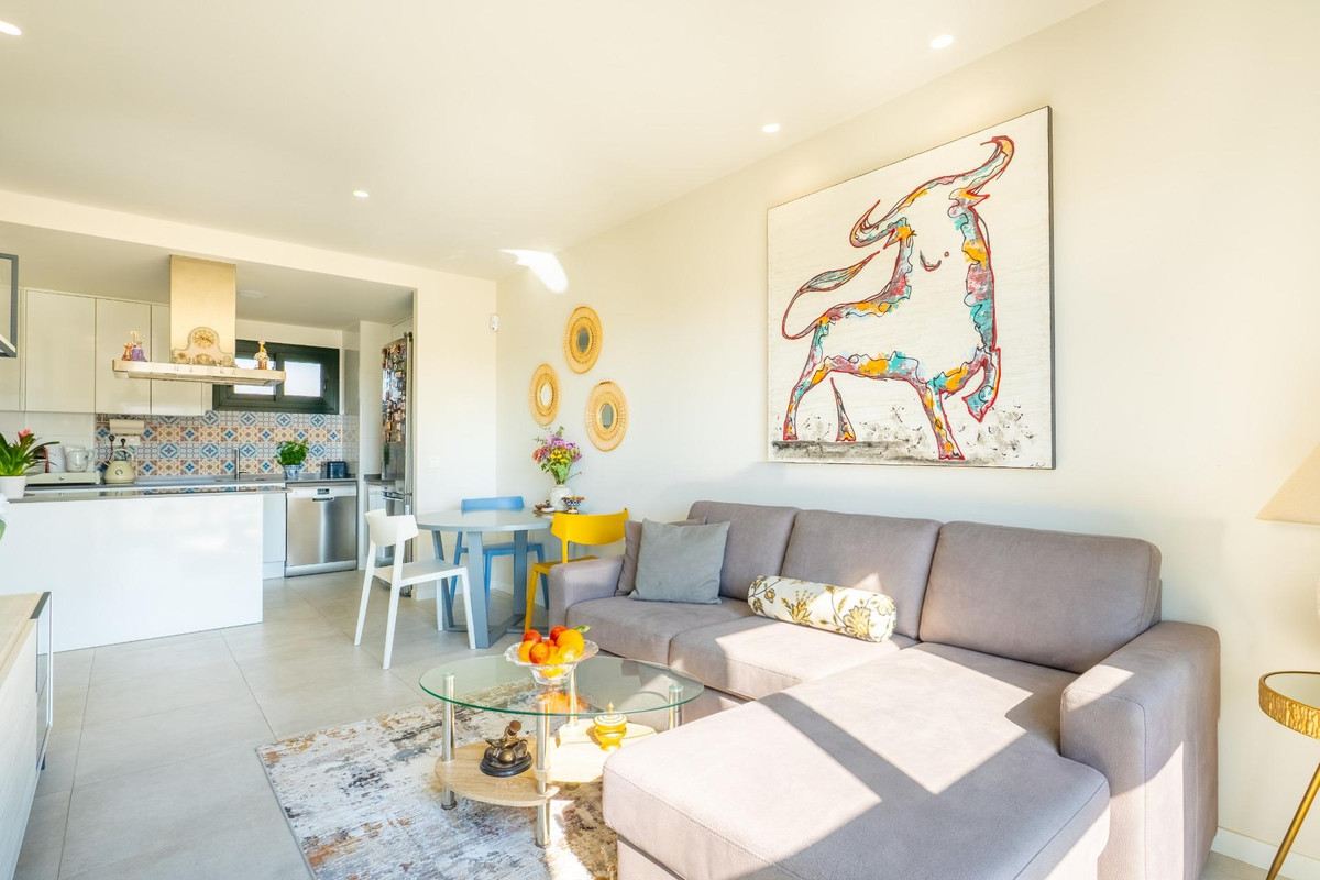 Sold - 2 Bedroom 2 Bathroom Apartment - Middle Floor Apartment in Orihuela - Mil Palmeras  - Alicante