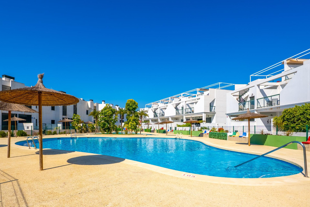 Sold - 2 Bedroom 2 Bathroom Apartment - Middle Floor Apartment in Orihuela - Mil Palmeras  - Alicante