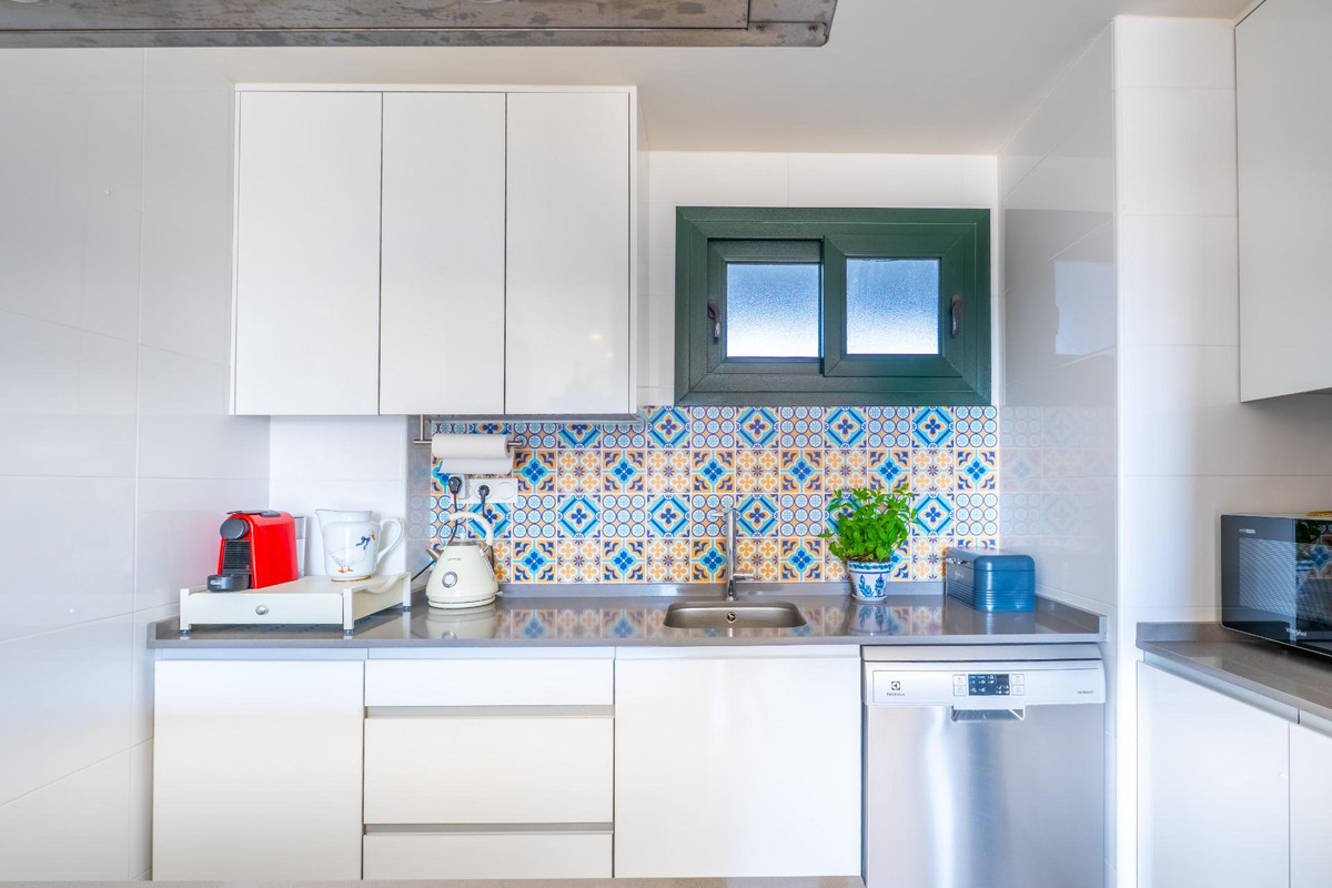 Sold - 2 Bedroom 2 Bathroom Apartment - Middle Floor Apartment in Orihuela - Mil Palmeras  - Alicante