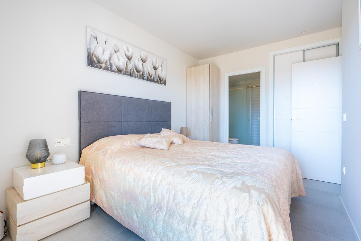 Sold - 2 Bedroom 2 Bathroom Apartment - Middle Floor Apartment in Orihuela - Mil Palmeras  - Alicante