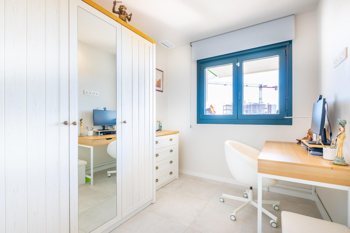 Sold - 2 Bedroom 2 Bathroom Apartment - Middle Floor Apartment in Orihuela - Mil Palmeras  - Alicante