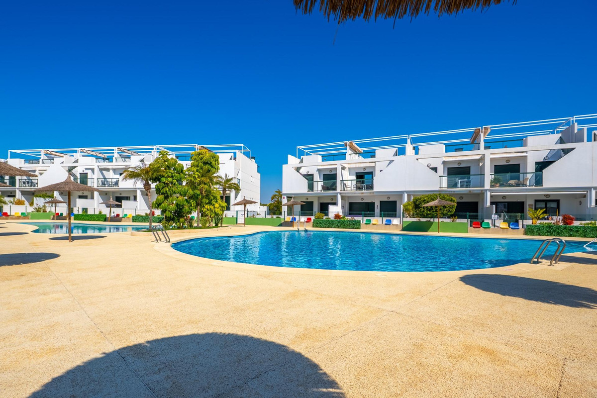 Sold - 2 Bedroom 2 Bathroom Apartment - Middle Floor Apartment in Orihuela - Mil Palmeras  - Alicante