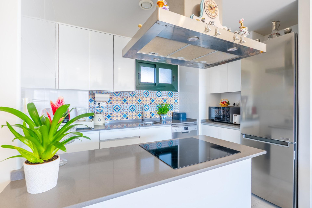 Sold - 2 Bedroom 2 Bathroom Apartment - Middle Floor Apartment in Orihuela - Mil Palmeras  - Alicante