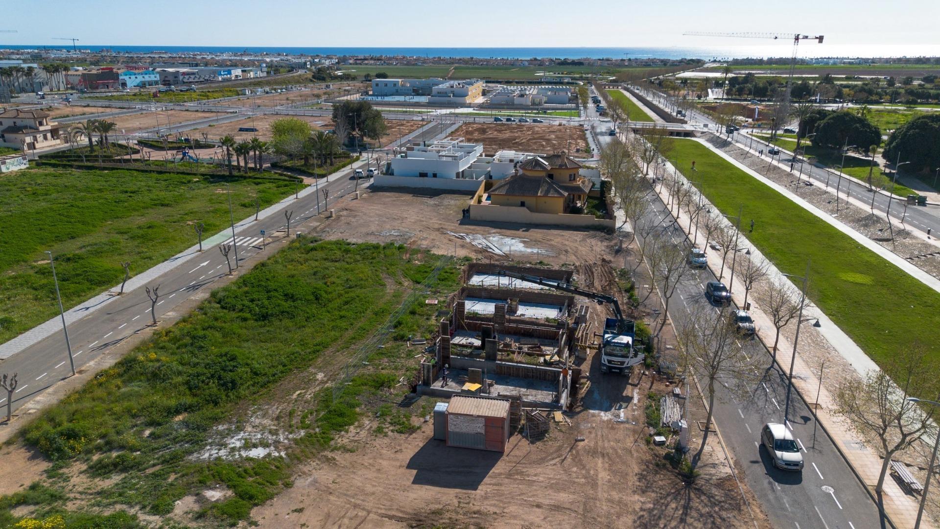 For sale - 3 Bedroom 3 Bathroom Villa in Pilar de La Horadada - pueblo  - Alicante