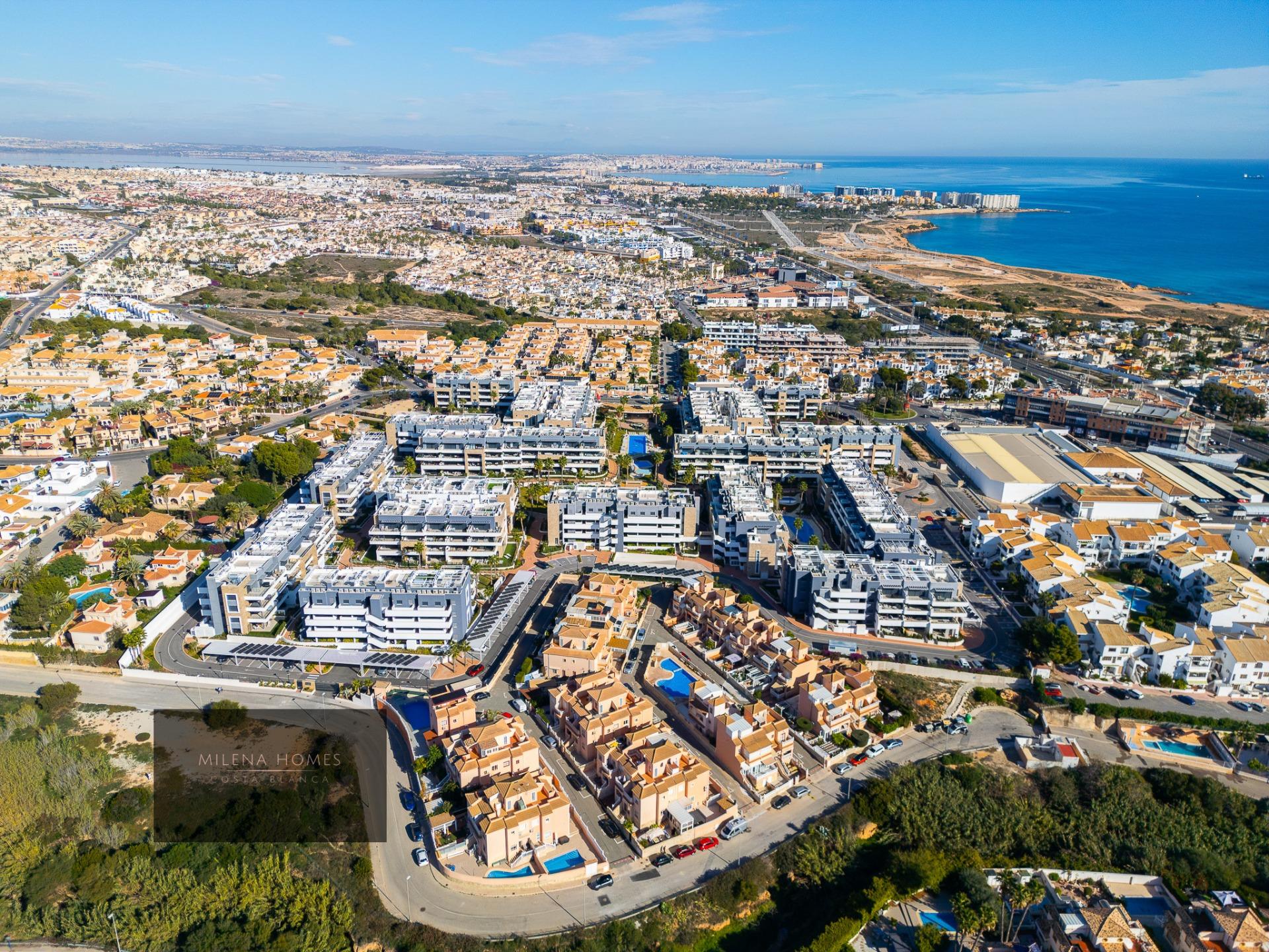 For sale - 3 Bedroom 2 Bathroom Apartment in Orihuela Costa - Playa Flamenca  - Alicante