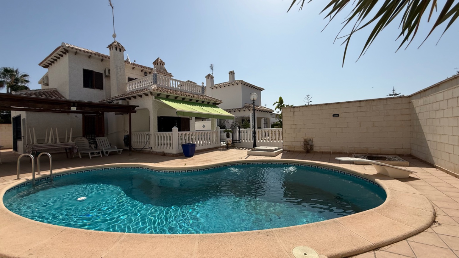 For sale - 4 Bedroom 2 Bathroom Villa in Orihuela - Inland  - Alicante