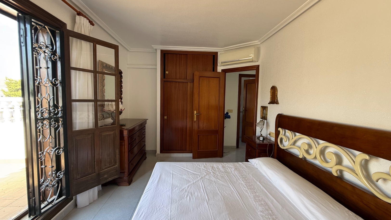 For sale - 4 Bedroom 2 Bathroom Villa in Orihuela - Inland  - Alicante