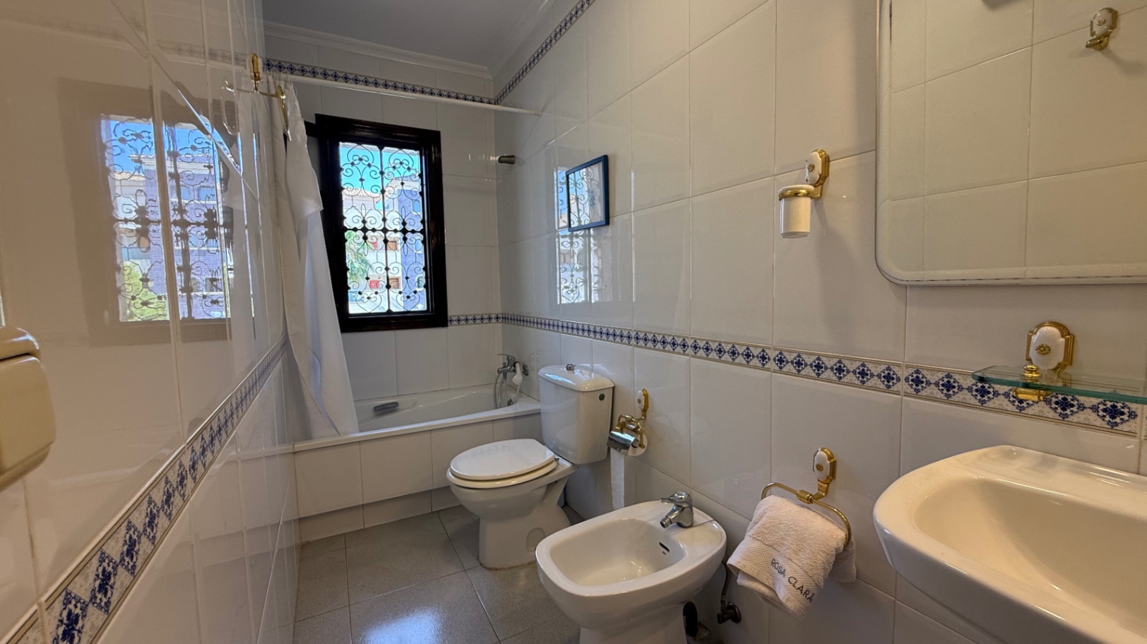 For sale - 4 Bedroom 2 Bathroom Villa in Orihuela - Inland  - Alicante