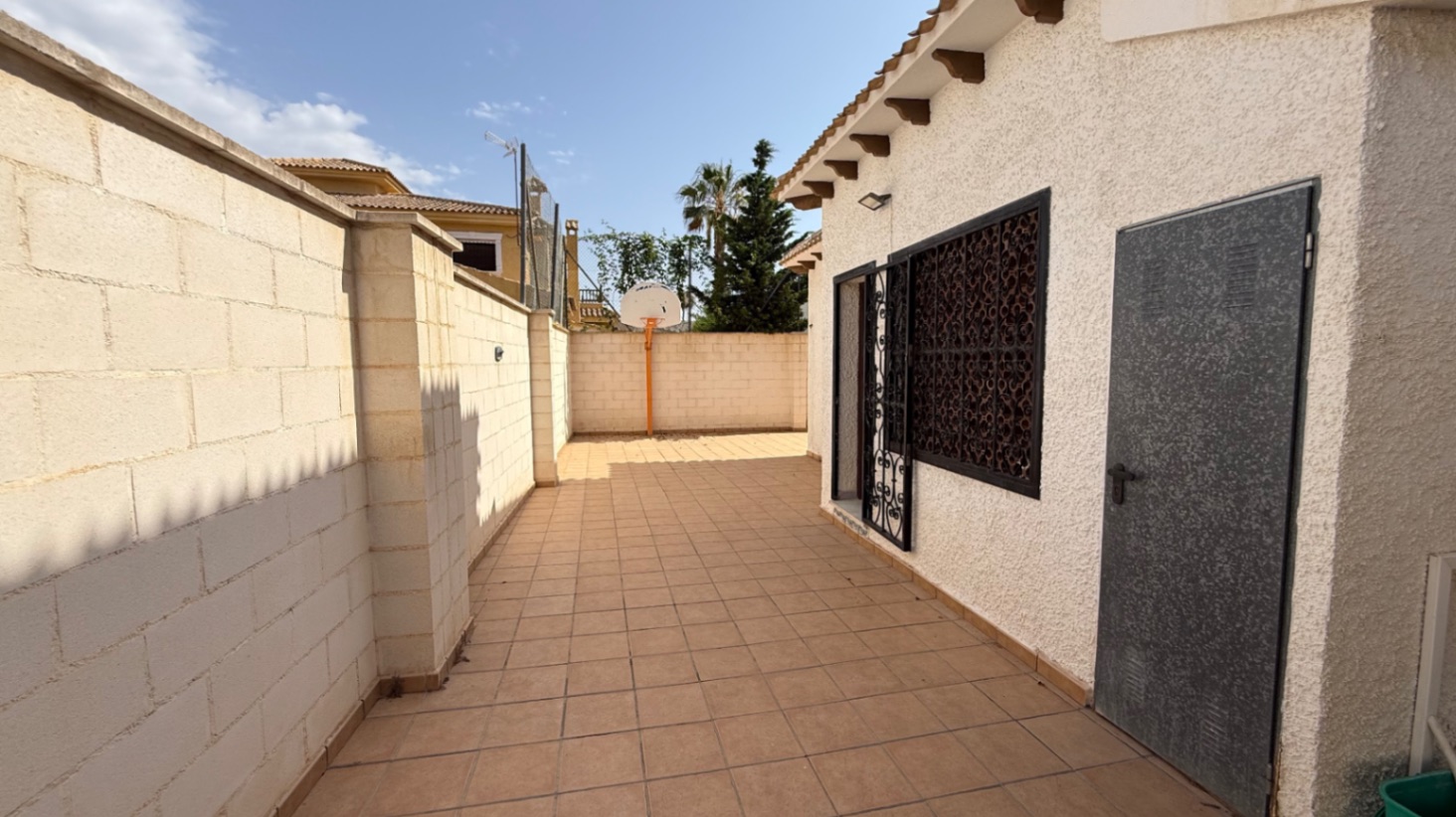 For sale - 4 Bedroom 2 Bathroom Villa in Orihuela - Inland  - Alicante