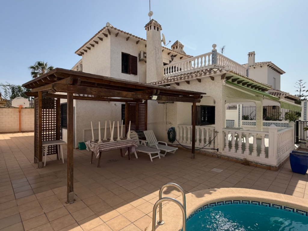 4 Bedroom 2 Bathroom Villa in Orihuela
