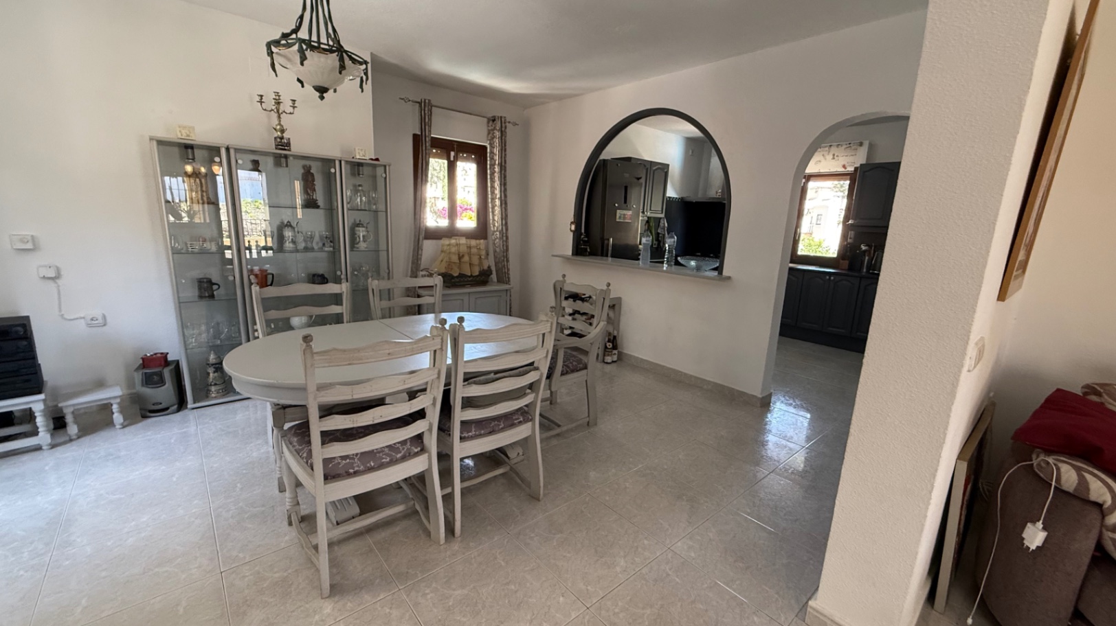 For sale - 6 Bedroom 3 Bathroom Villa in Orihuela - Inland  - Alicante
