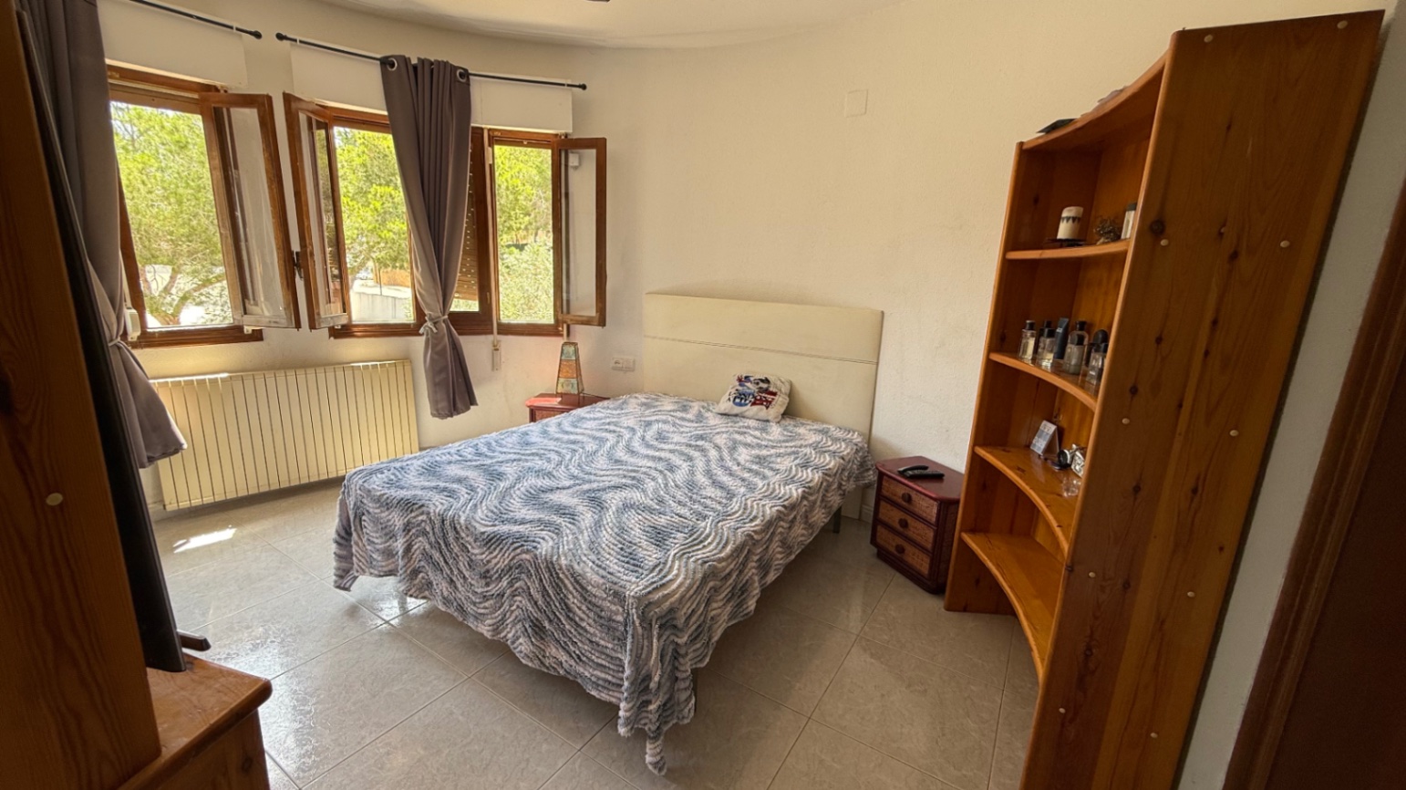 For sale - 6 Bedroom 3 Bathroom Villa in Orihuela - Inland  - Alicante