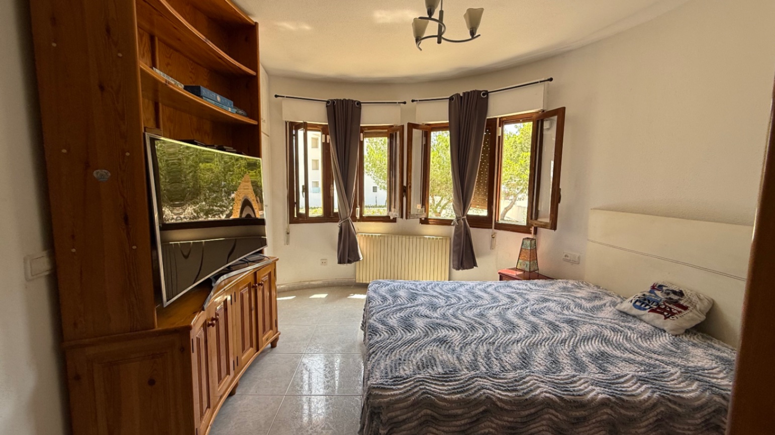 For sale - 6 Bedroom 3 Bathroom Villa in Orihuela - Inland  - Alicante