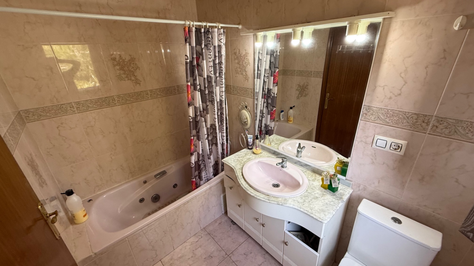 For sale - 6 Bedroom 3 Bathroom Villa in Orihuela - Inland  - Alicante