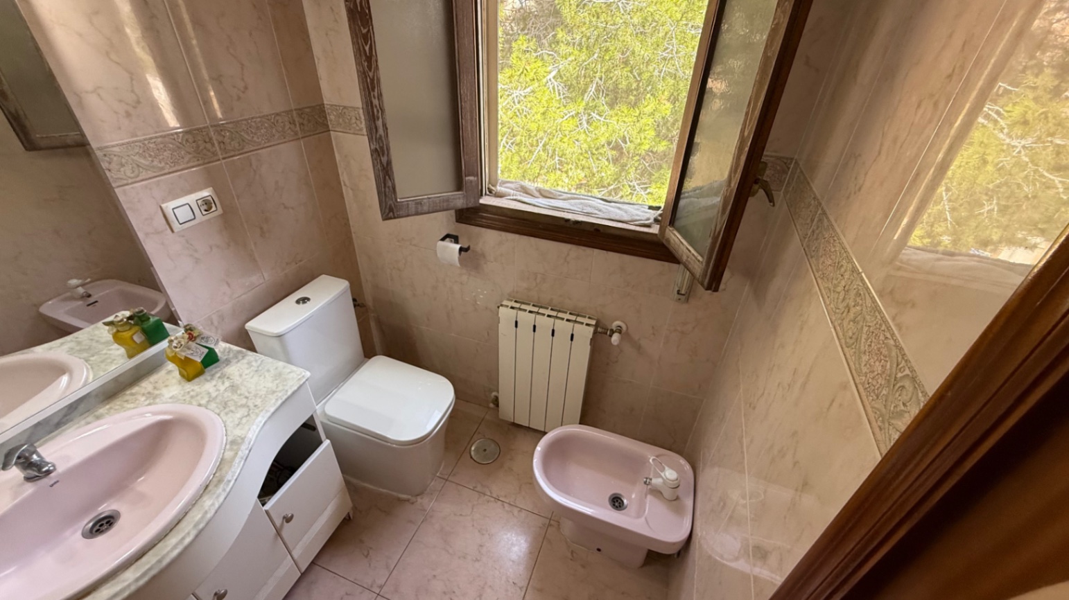 For sale - 6 Bedroom 3 Bathroom Villa in Orihuela - Inland  - Alicante