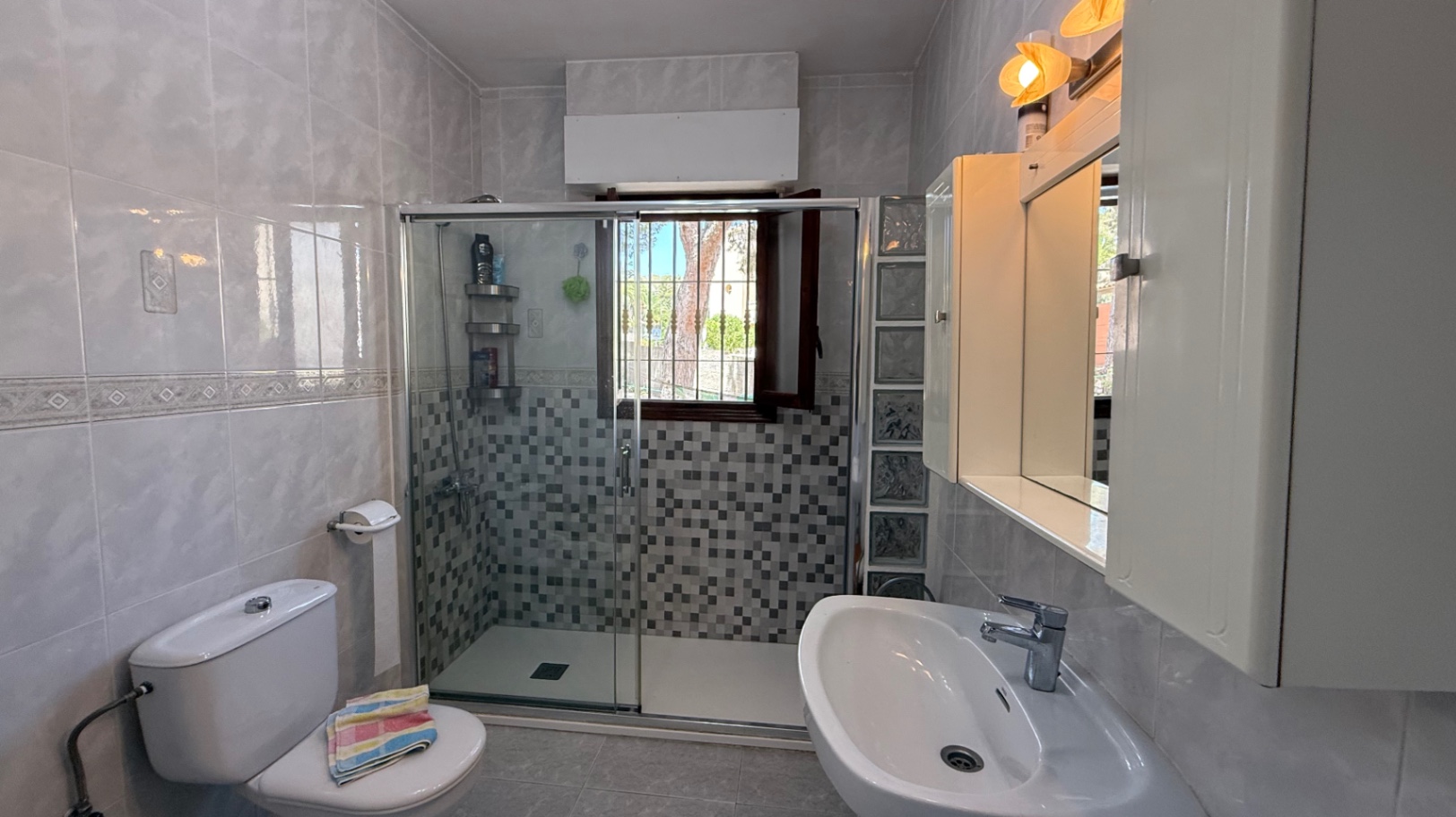 For sale - 6 Bedroom 3 Bathroom Villa in Orihuela - Inland  - Alicante