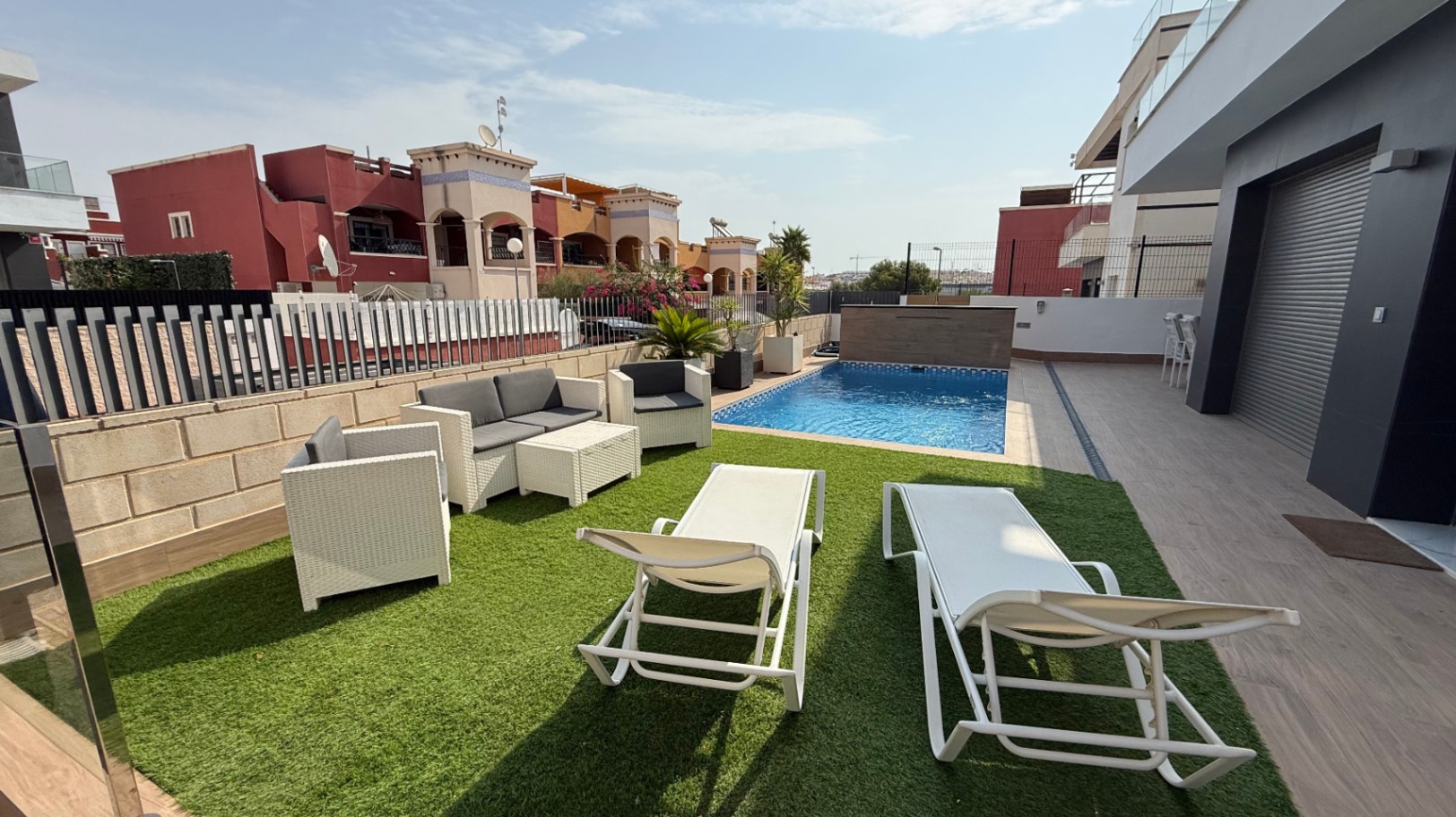 For sale - 4 Bedroom 3 Bathroom Villa in Orihuela - Inland  - Alicante
