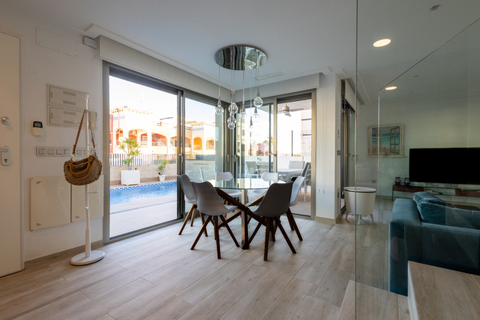 For sale - 4 Bedroom 3 Bathroom Villa in Orihuela - Inland  - Alicante