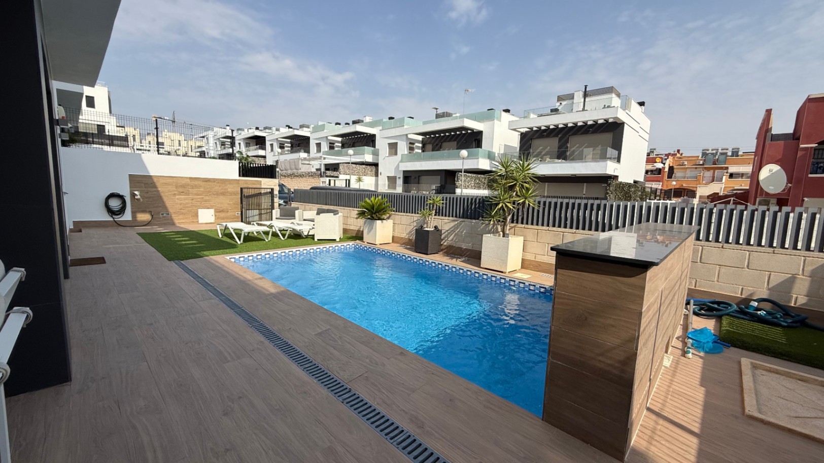 For sale - 4 Bedroom 3 Bathroom Villa in Orihuela - Inland  - Alicante