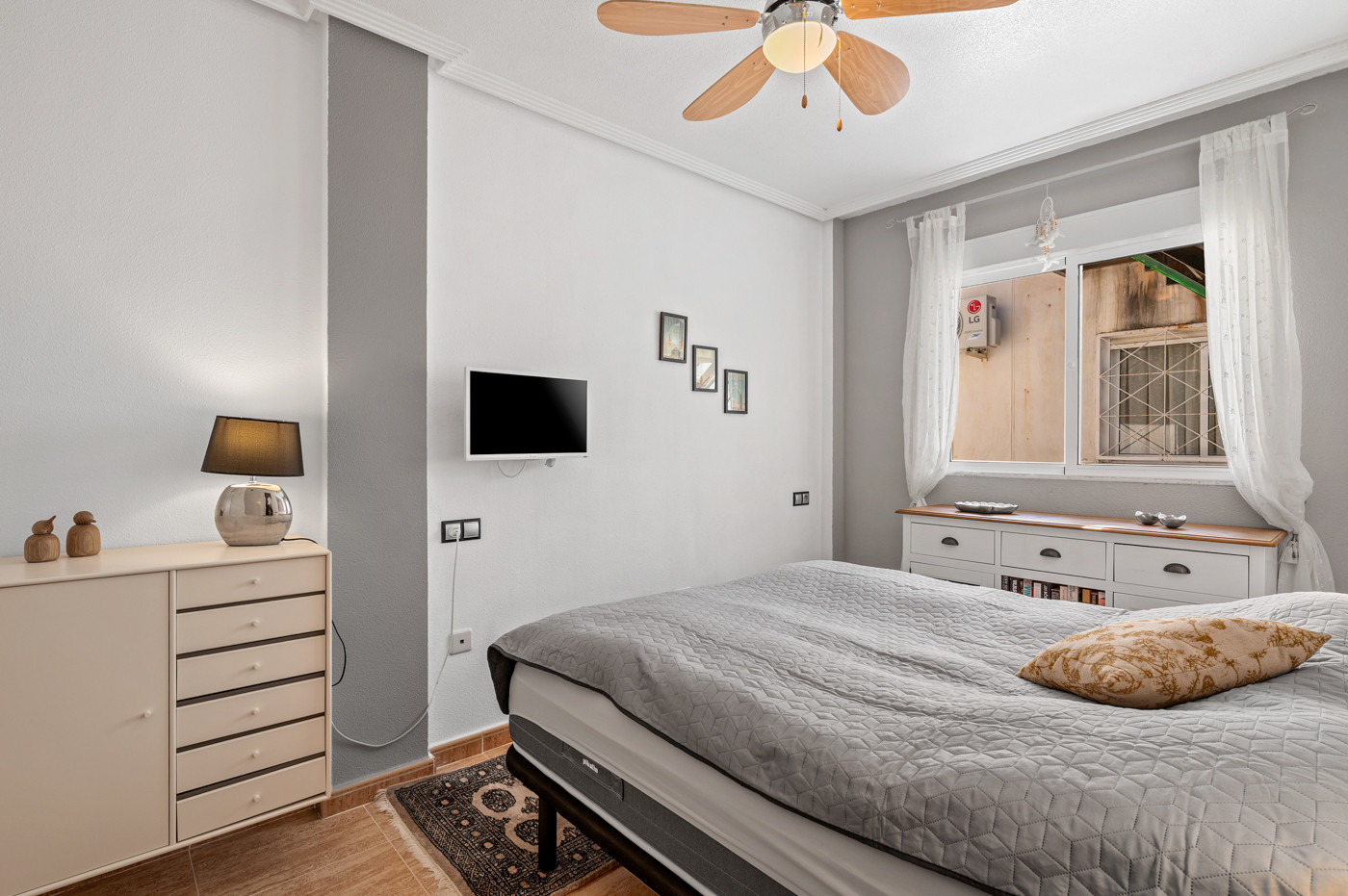 For sale - 2 Bedroom 1 Bathroom Bungalow in Orihuela Costa - Costa Blanca  - Alicante