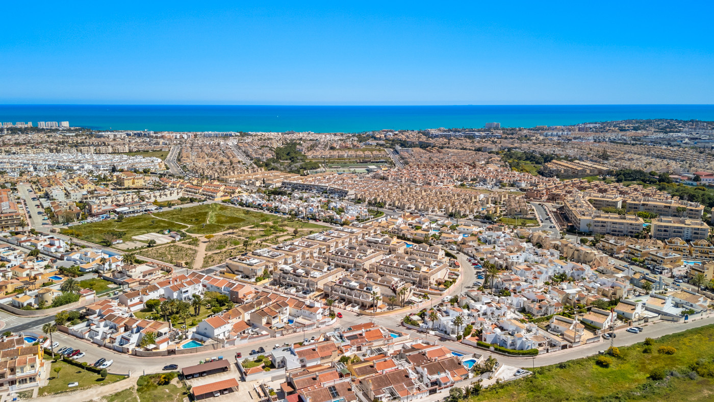 For sale - 2 Bedroom 1 Bathroom Bungalow in Orihuela Costa - Costa Blanca  - Alicante