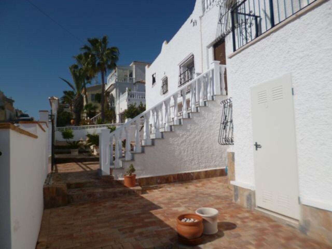 For sale - 5 Bedroom 4 Bathroom Villa in Villamartin - Costa Blanca  - Alicante