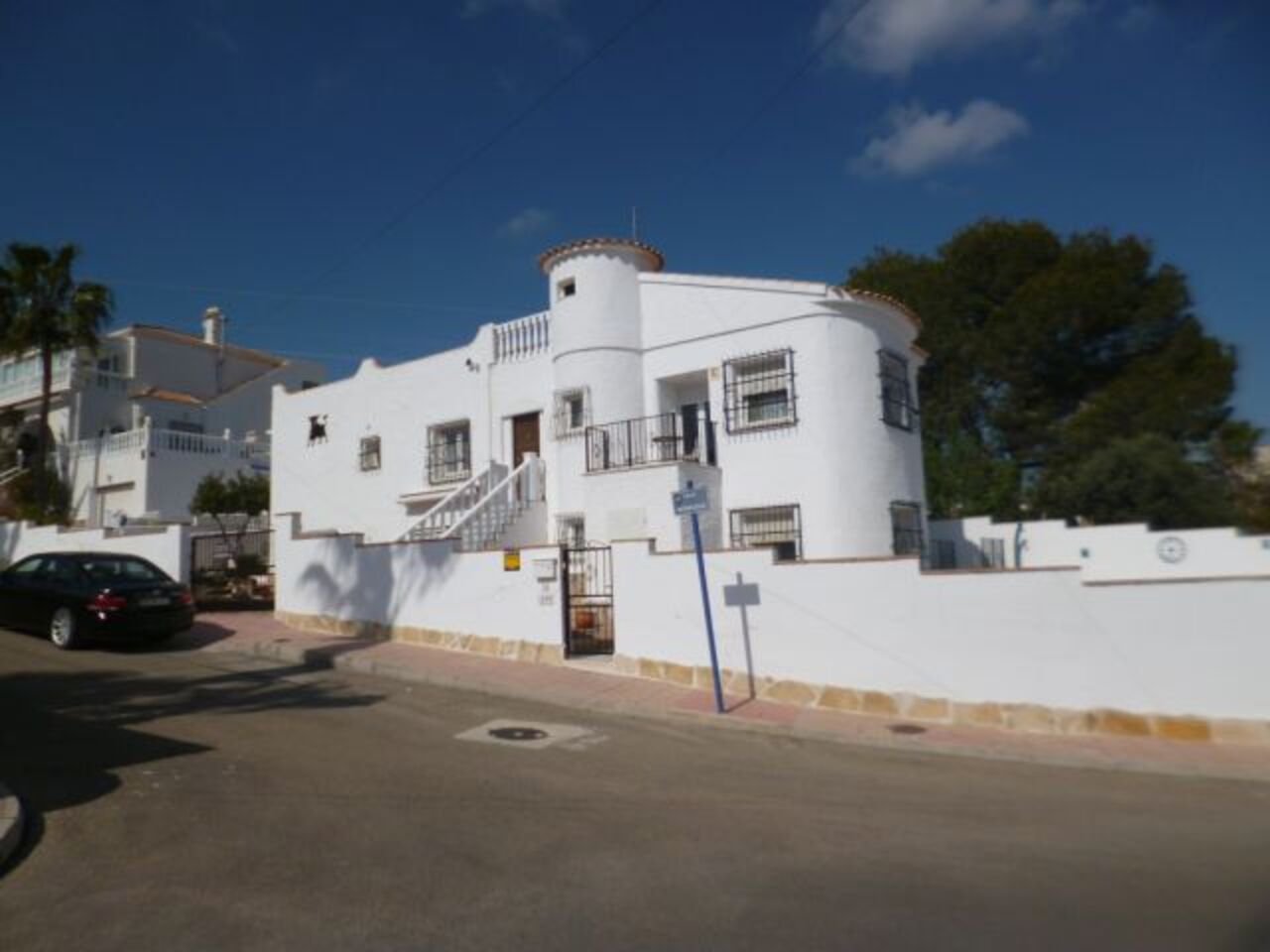For sale - 5 Bedroom 4 Bathroom Villa in Villamartin - Costa Blanca  - Alicante