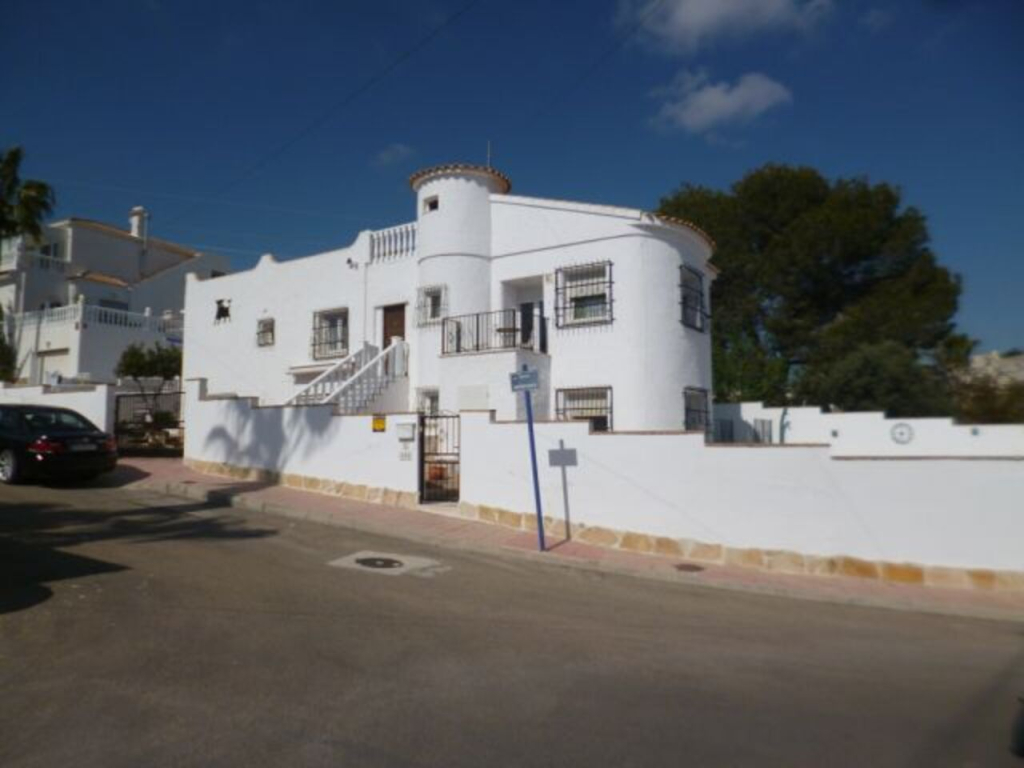 5 Bedroom 4 Bathroom Villa in Villamartin
