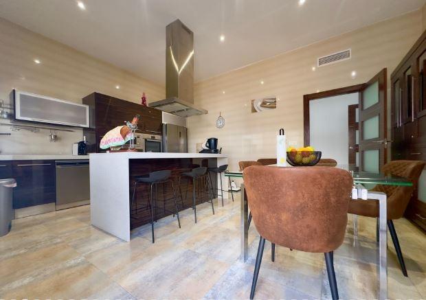 For sale - 4 Bedroom 2 Bathroom Villa in Pilar de La Horadada - Torre de la Horadada  - Alicante