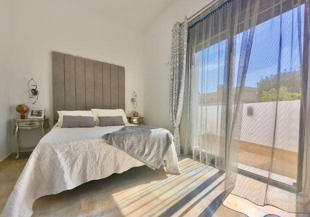 For sale - 4 Bedroom 2 Bathroom Villa in Pilar de La Horadada - Torre de la Horadada  - Alicante